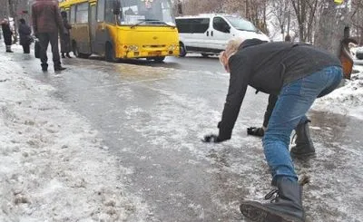 Сегодня улицы и дороги Киева скует гололед