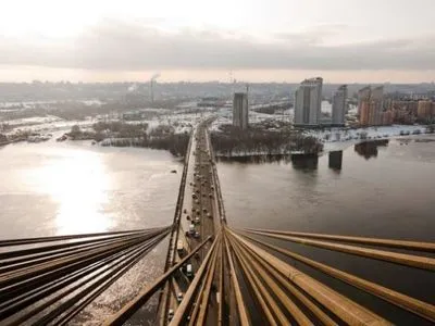 На Московському мосту у столиці обмежать рух транспорту