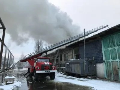 В Киеве возле станции "Выдубичи" произошел масштабный пожар