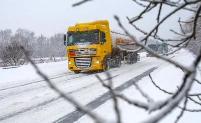 Автодорогой в Донецкой области запретили движение грузовиков