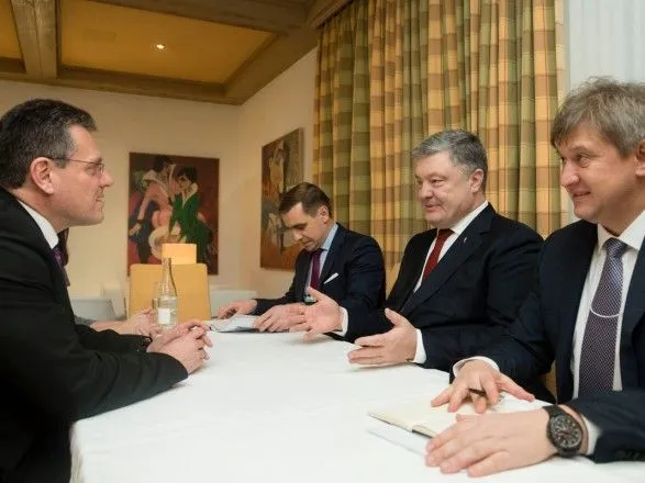 Порошенко в Давосе обсудил механизмы присоединения Украины к Энергетическому союзу ЕС