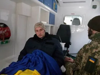 Президент поручил провести медицинское обследование освобожденного заложника Савкова