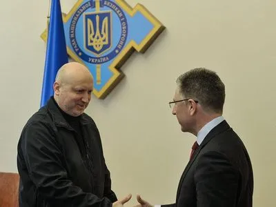 Турчинов с Волкером обсудили санкции против РФ