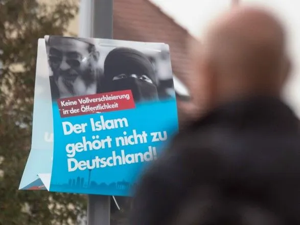 Німецький ультраправий політик прийняв іслам