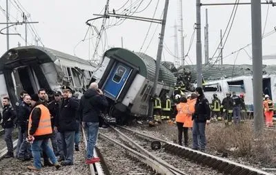 Авария поезда в Италии: трое погибших