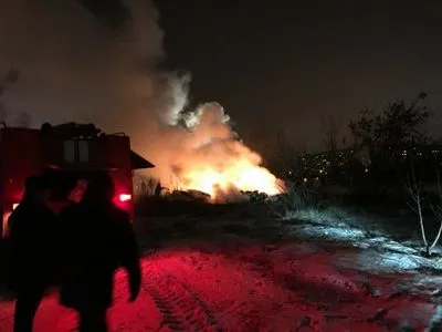 Падение вертолета в Кременчуге: ликвидация пожара продолжается