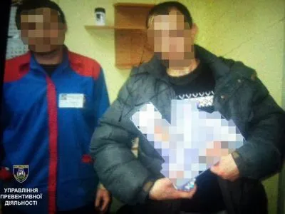 Под Киевом задержали мужчину, который украл в магазине 5 шоколадок