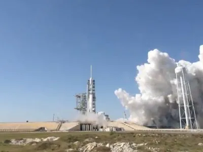 В SpaceX провели первый огневой тест тяжелой ракеты Falcon Heavy