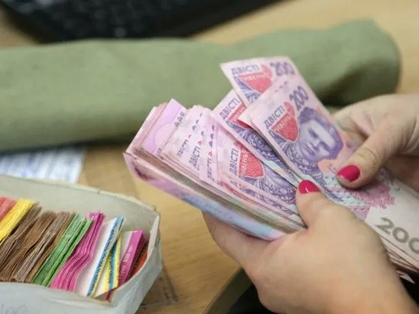 За год зарплаты киевлян выросли на треть