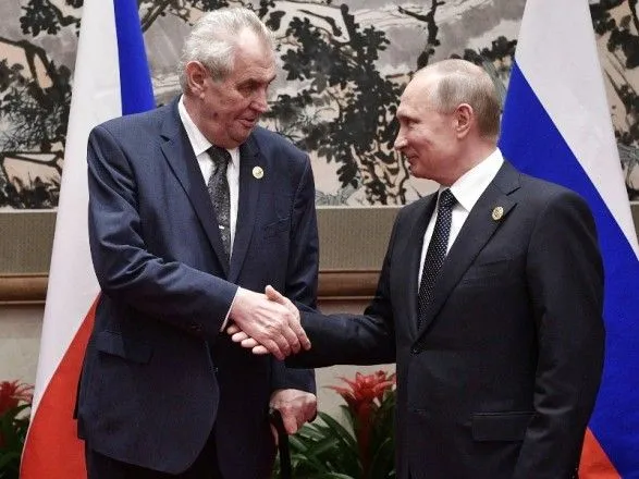 Путин поздравил Земана с победой на выборах президента Чехии