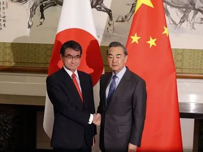 Глава МИД КНР предложил Японии приступить к улучшению двусторонних отношений