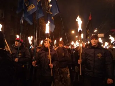 Факельное шествие прошло Киевом в честь героев Крут