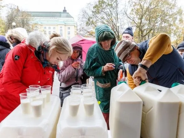 У Мінагрополітики озвучили плани щодо закупівлі молока у населення