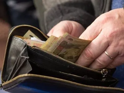 Стало известно, в каких регионах украинцы получали самые низкие зарплаты