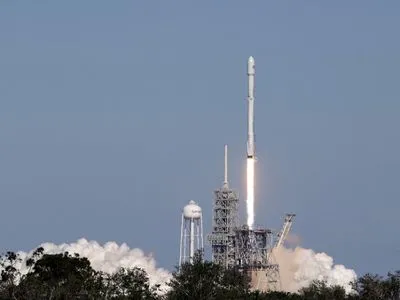 SpaceX осуществила запуск ракеты Falcon 9 со спутником связи
