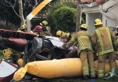 У Південній Каліфорнії вертоліт впав на будинок