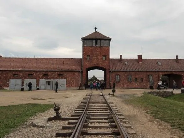 Сенат Польщі ухвалив закон, який передбачає покарання за звинувачення поляків у Голокості