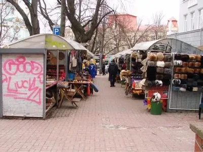 Торговцы должны "съехать" из столичного Андреевского спуска до марта