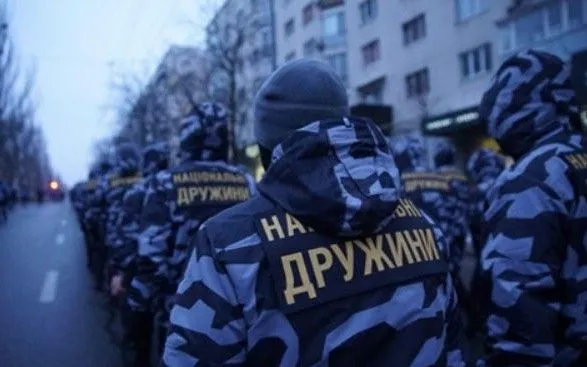 Громадські формування з охорони порядку мають діяти виключно у складі поліцейських патрулів - Луценко