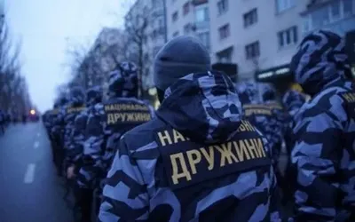 Громадські формування з охорони порядку мають діяти виключно у складі поліцейських патрулів - Луценко