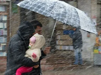 Из-за сильных дождей и снегопадов на Закарпатье объявили штормовое предупреждение