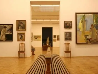 У Маріуполі засудили двох працівників музею, які передали 52 картини до окупованого Криму