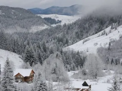 Штормовое предупреждение из-за угрозы схождения снежных лавин объявили на Закарпатье