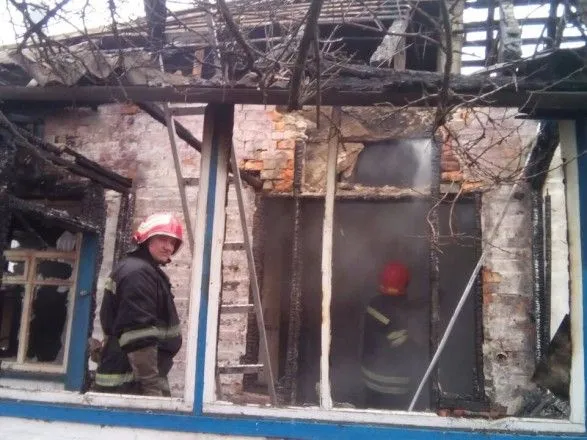 На Черкащині під час пожежі в будинку загинуло літнє подружжя і їхній син