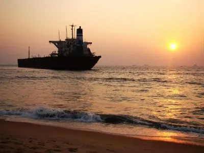 У берегов Африки исчез танкер с 22 индийскими моряками