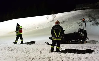 В результате схода лавины на горнолыжном курорте в Италии погибли два человека