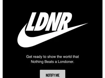 Компания Nike выпустила серию черных футболок с логотипом в лондонский марафона