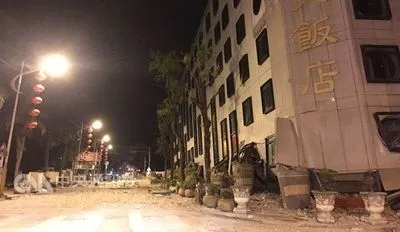 Обвал гостиницы на Тайване: внутри находилось около 30 человек