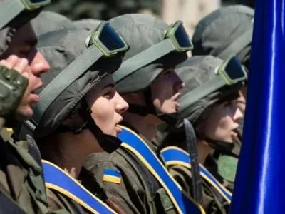 "Слава Украине" вместо "Здравия желаю": правительство предлагает изменить воинское приветствие