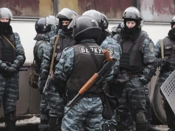 Пять экс-беркутовцев по делу расстрелов на Майдане оставили под стражей еще на 60 суток
