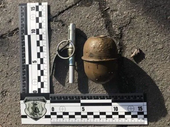 У центрі Маріуполя у дворі житлового будинку знайшли гранату