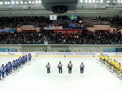 Об'єднана збірна Кореї з жіночого хокею провела перший в історії поєдинок