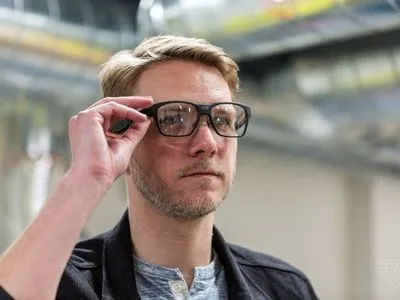 Intel створила прототип "розумних окулярів"