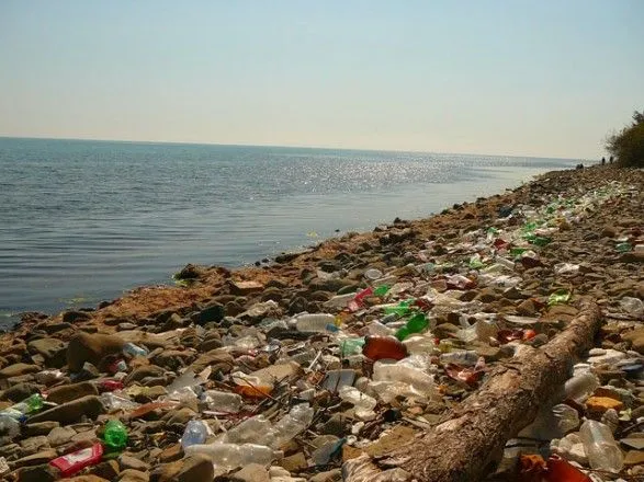 ЄС планує збільшити переробку пластикових відходів