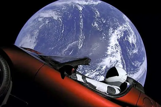 Tesla Маска стала космическим спутником