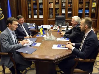 Луценко обсудил с послом Нидерландов расследование крушения МН17