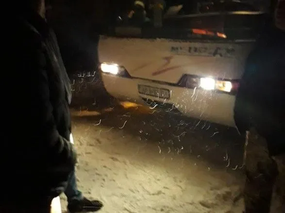 Из-за непогоды в Хмельницкой области автобус с 50 пассажирами съехал в кювет