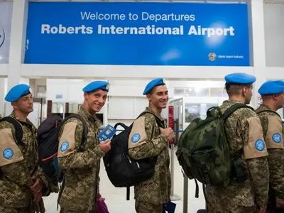 Украинские миротворцы возвращаются из Либерии