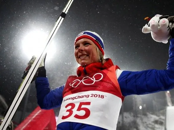 Норвежский прыгунья с трамплина выиграла заключительное "золото" соревновательного дня в Пхенчхане