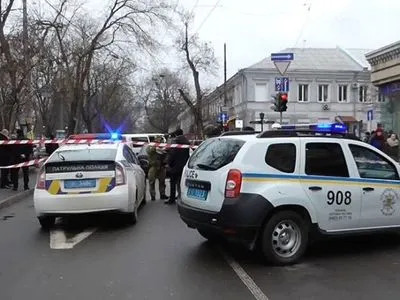 В центре Одессы со стрельбой и блокировкой задержали злоумышленника