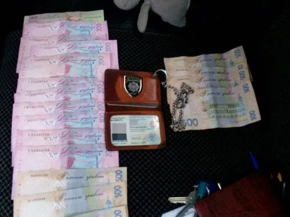Підозрюваних в “кришуванні” наркобізнесу поліцейських відсторонили від посад