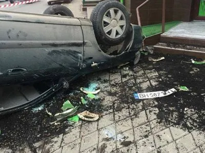 Преследование злоумышленника в Одессе: авто врезалось в клумбу и перевернулось