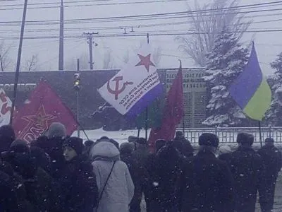 У центрі Маріуполя відбувся мітинг з радянською символікою
