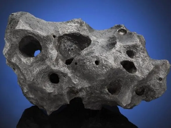 Уламок давнього метеорита продали за майже 238 тис. дол.