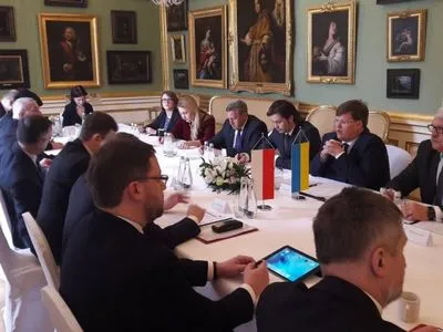 В Варшаве начались украинско-польские переговоры относительно исторических споров