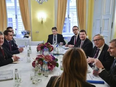 Порошенко и Юнкер обсудили перспективы выделения Украине макрофинансовой помощи со стороны ЕС